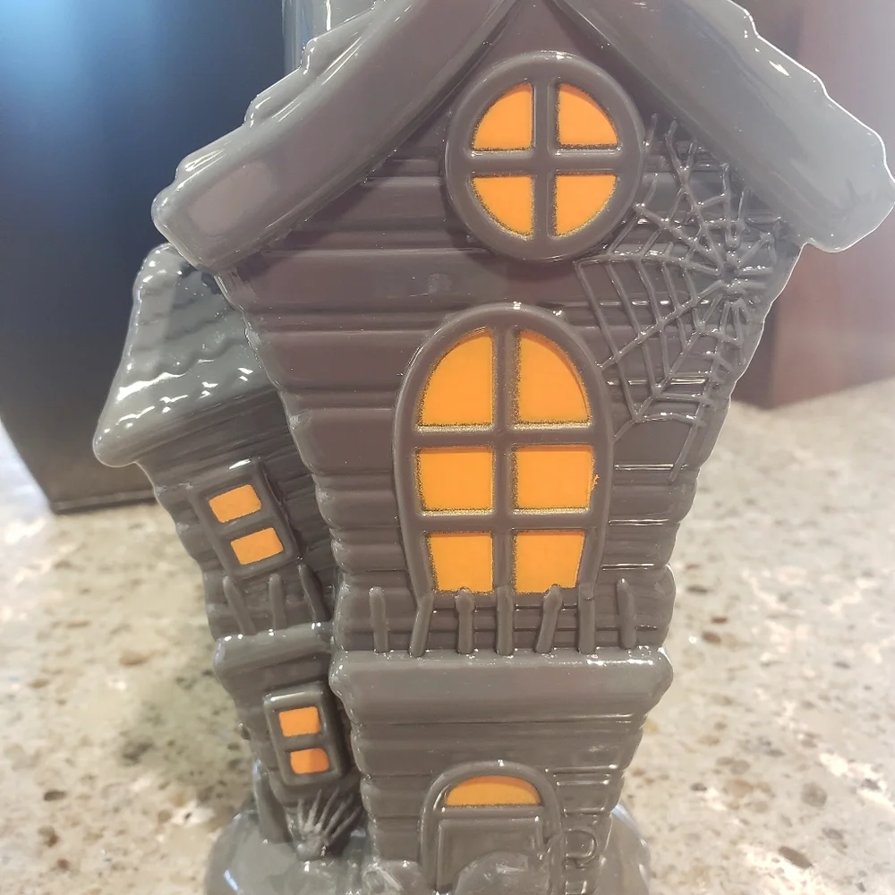 New Haunted House Halloween Soap Dispenser